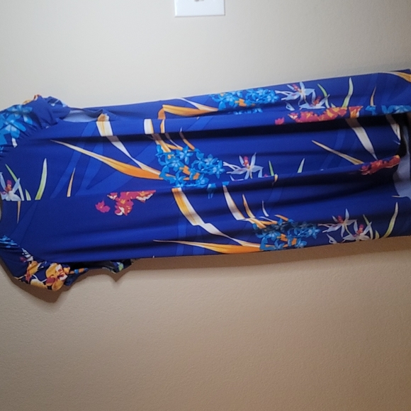 Chris cross dress with gold buckle in the front - Picture 2 of 2